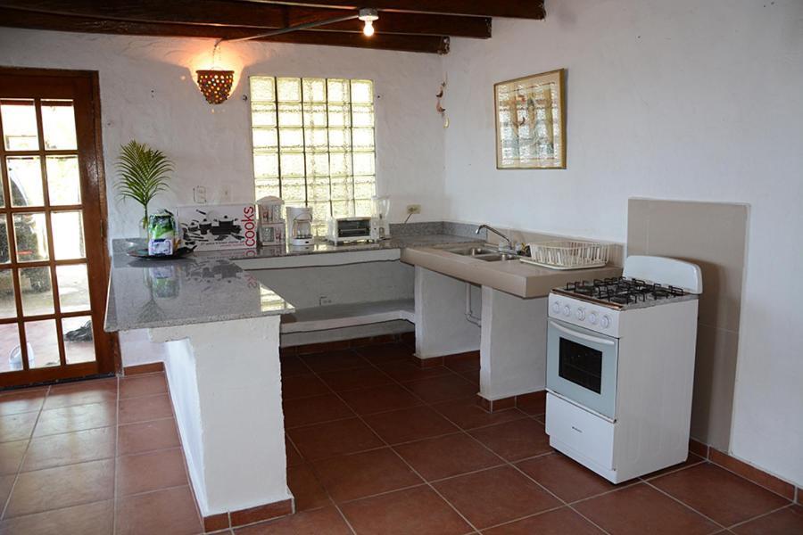 Oceanfront Bungalows - Paradise Rentals Santa Catalina Exteriör bild