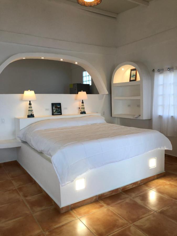 Oceanfront Bungalows - Paradise Rentals Santa Catalina Exteriör bild